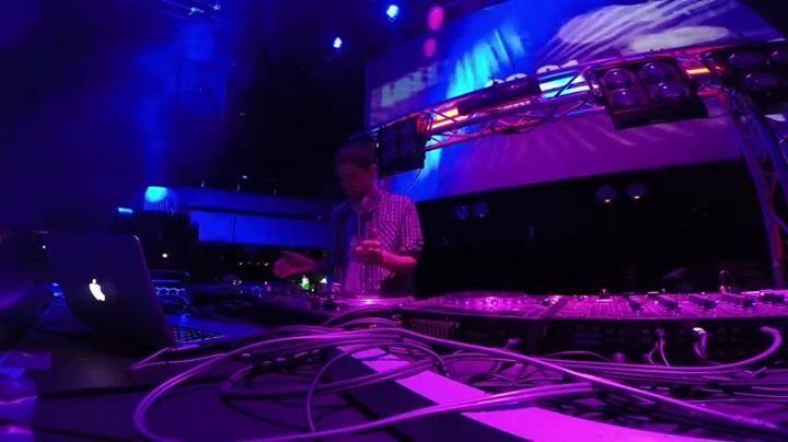 Impreza przy niebagatelnej muzyce DJ Liquid