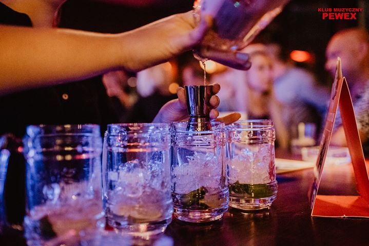 Romantyczne spożywanie alkoholu